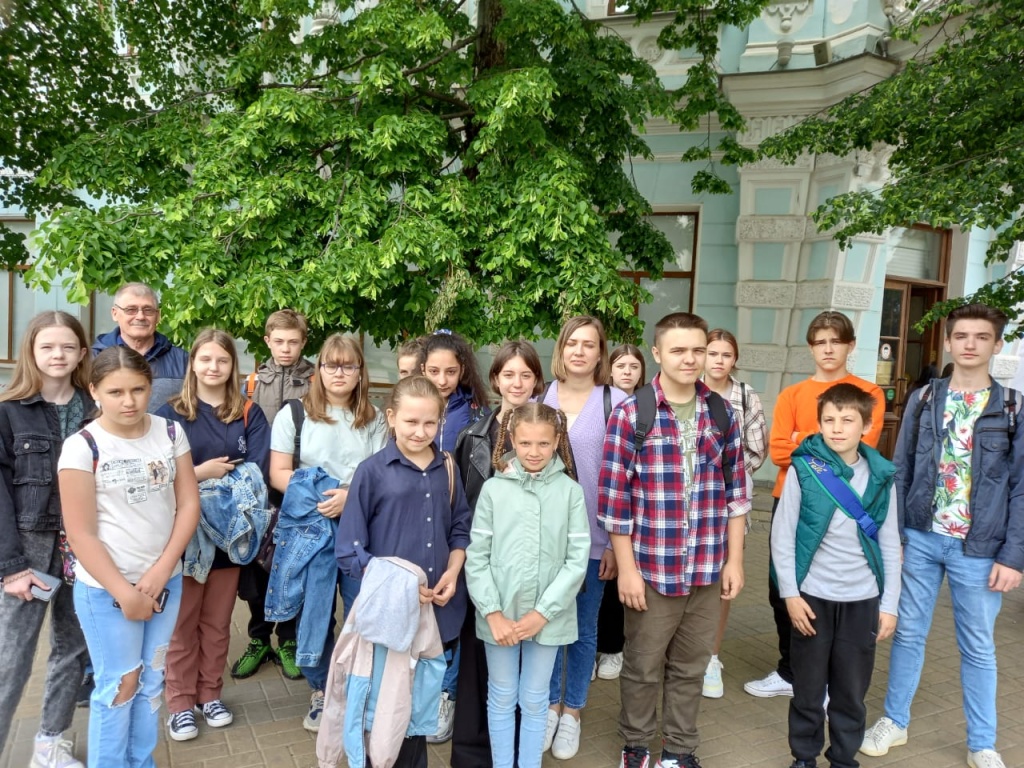 Воспитанники детской школы искусств станицы Тбилисской посетили краевой художественный музей имени Ф.А. Коваленко