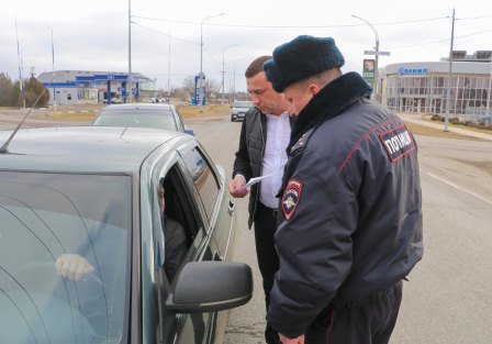 В Тбилисском районе водителям напомнили о внимательности на железнодорожных переездах