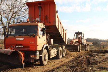 В хуторе Северин ремонтируют дорогу по улице Свободной