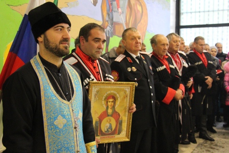 В Ловлинской открыли Поклонный крест и штаб хуторского казачьего общества