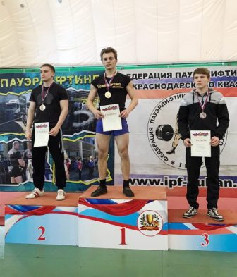 Тбилисские спортсмены завоевали награды в краевых соревнованиях по пауэрлифтингу