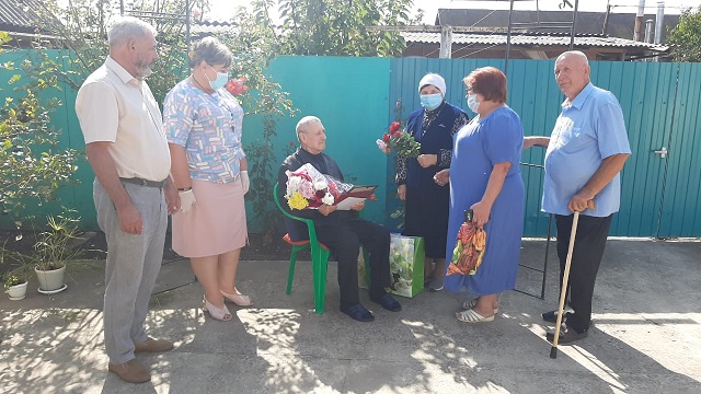 Участника Великой Отечественной войны поздравили с днем рождения