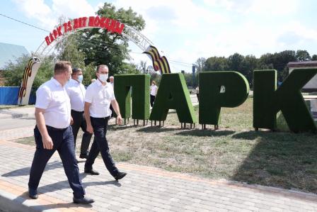Вениамин Кондратьев посетил парк «75 лет Победы» в хуторе Северокубанском