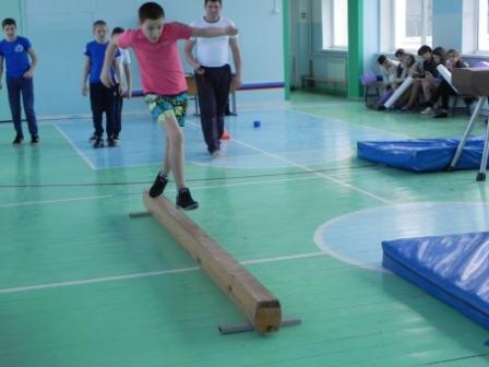 В пятой школе прошли соревнования «Вперед, мальчишки!»