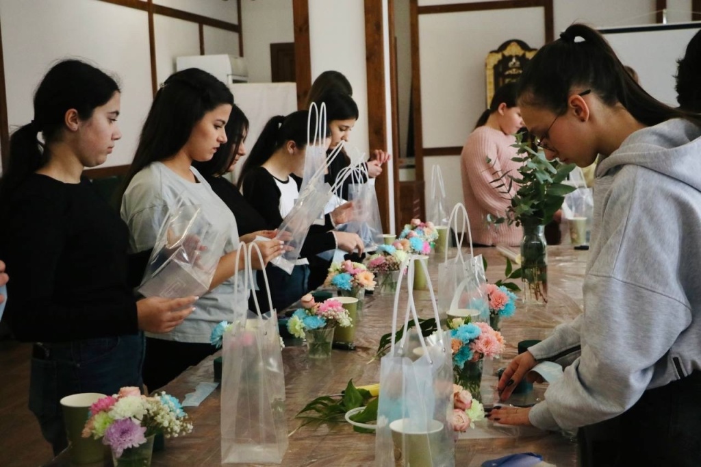 В Тбилисском районе прошёл творческий мастер-класс к 8 Марта