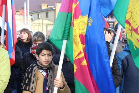 В День Конституции тбилисцы исполнили гимн Российской Федерации