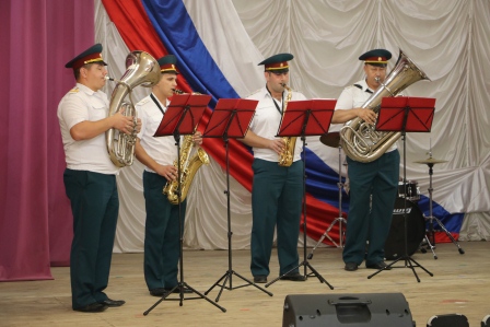 В Тбилисском районе сотрудников ГИБДД поздравили с профессиональным праздником