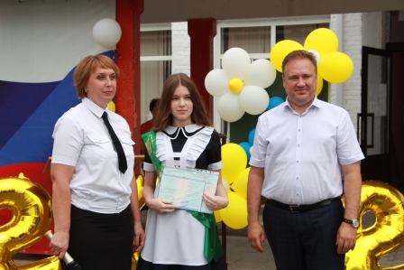 Выпускники прощаются со школой 