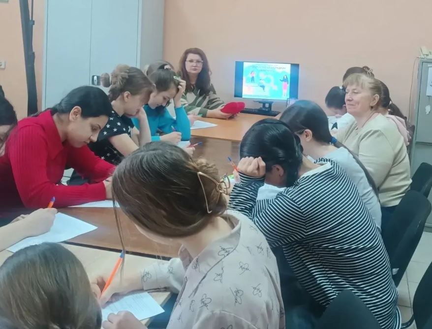 Девочкам-подросткам рассказали о важных аспектах полового воспитания