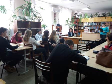 В рамках Дня молодого избирателя специалисты районной библиотеки провели диалог с молодежью