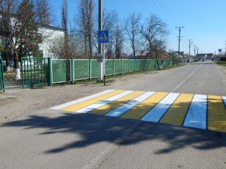 В Тбилисском районе продолжают обновлять дорожную разметку