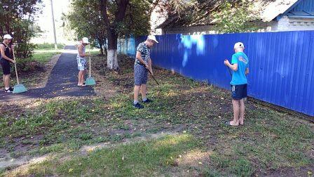 Геймановские волонтеры помогли ветерану труда