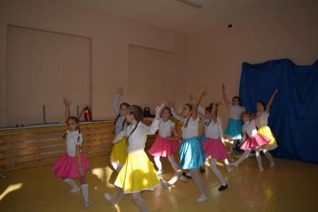 В школе № 4 прошел конкурс «Большие танцы»