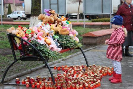 В Тбилисском районе проходит акция в память о погибших в Кемерово