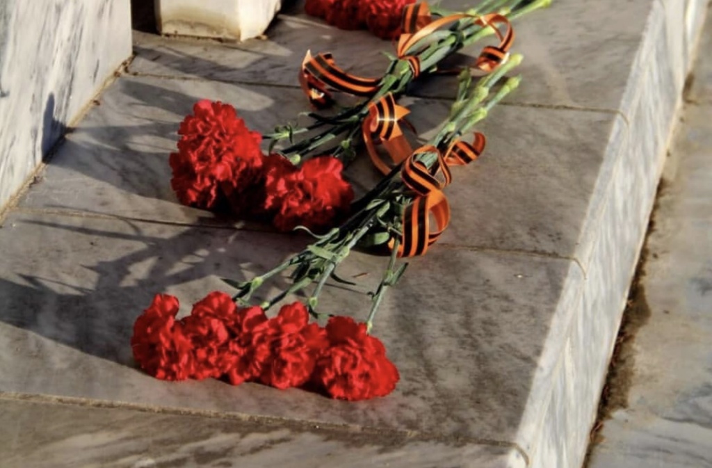 Возложили цветы в день неизвестного солдата