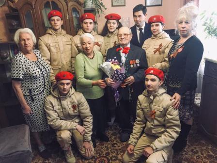 Евгений Ильин вручил медали в честь 75-летия Победы трем труженикам тыла