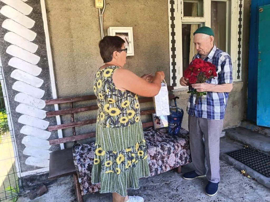 Не просто поздравления: как ТОС показывает, что каждый житель важен