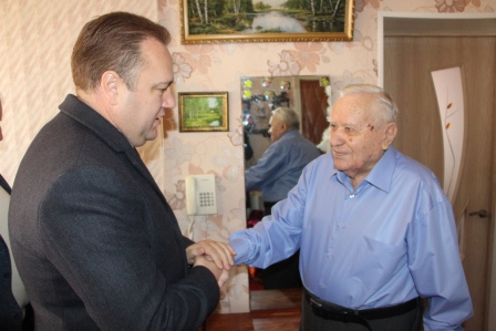 В Тбилисском районе с Новым Годом и Рождеством поздравляют участников Великой Отечественной войны