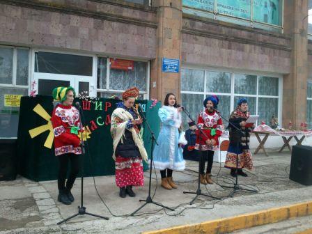 В Ловлинской отмечают Масленицу