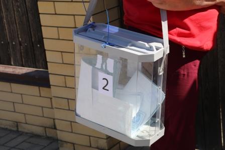 На 45 избирательных участках идет активное голосование избирателей