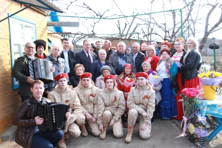 В Тбилисском районе труженицам тыла вручили юбилейные медали