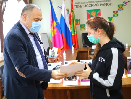 Юных тбилиссцев наградили ценными призами