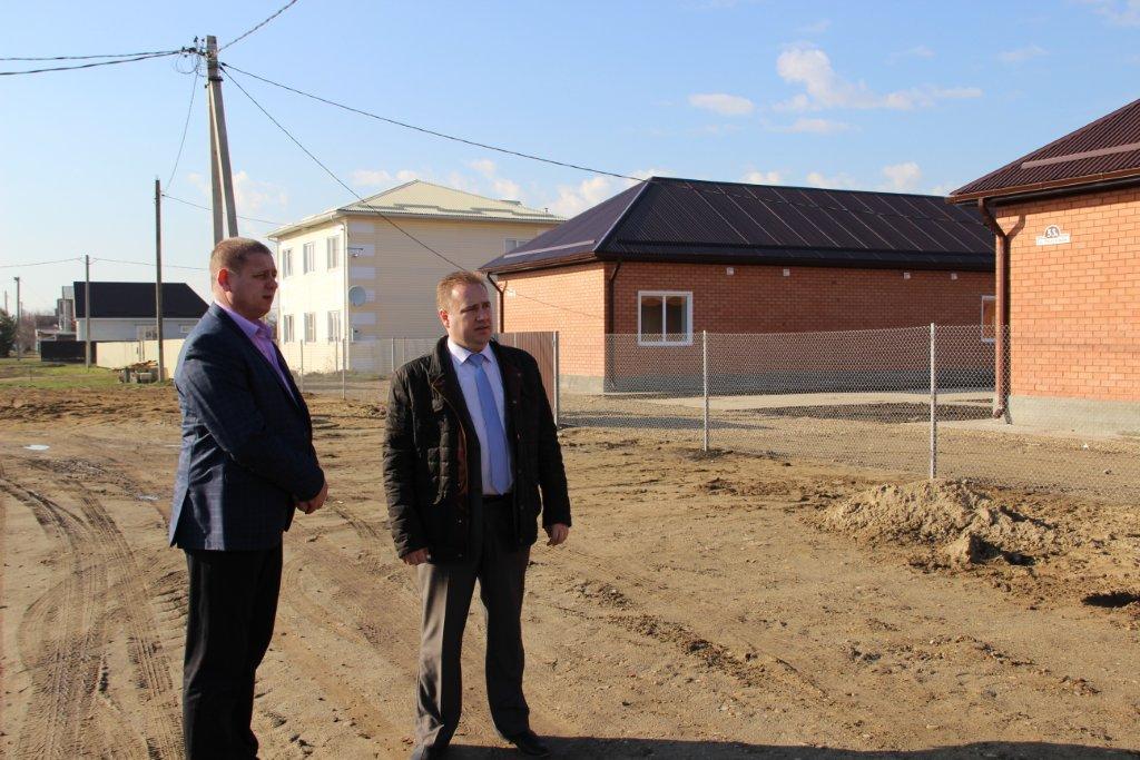 Евгений Ильин решает вопросы по благоустройству Тбилисской