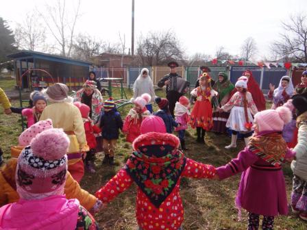 В детских садах Тбилисского района празднуют Масленицу