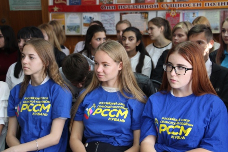 В тбилисской библиотеке прошла встреча двух поколений