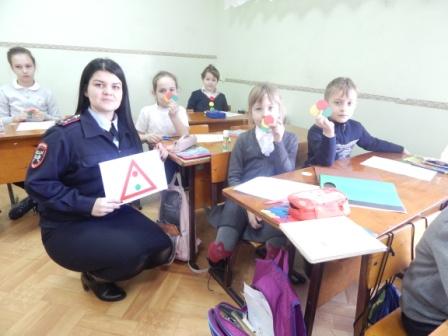 Ученикам пятой школы напомнили о правилах дорожного движения
