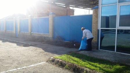 В Тбилисском районе состоялся еженедельный субботник