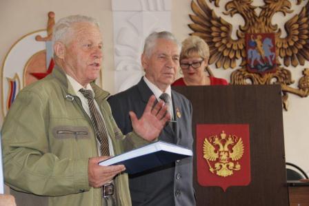 Евгений Ильин поздравил ветеранов органов внутренних дел