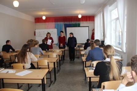 Родителям тбилисских одиннадцатиклассников предложили написать итоговое сочинение