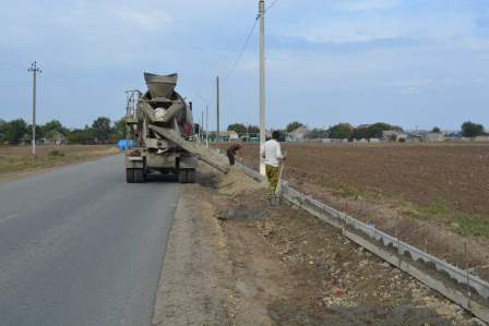 В Ванновском поселении строят новые тротуары