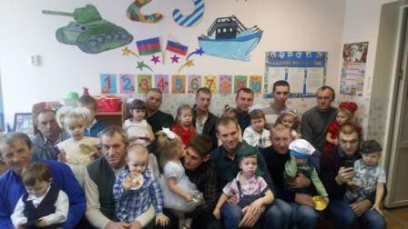 Воспитанники детского сада «Улыбка» поздравили своих пап с праздником