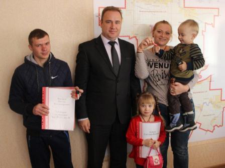 В Тбилисском районе сироты получили ключи от квартир