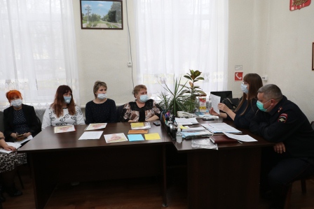 В Геймановском поселении обсудили вопросы выявления раннего семейного неблагополучия