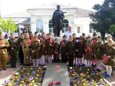 В первой школе прошла акция «Сад памяти»