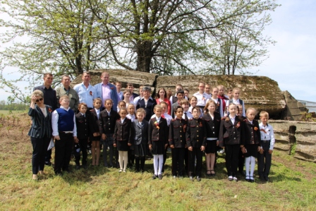 Школьникам показали реконструкцию сражений Великой Отечественной войны