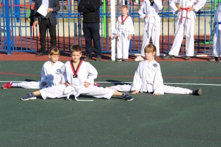 В хуторе Марьинском Тбилисского района торжественно открыли многофункциональную спортивную площадку