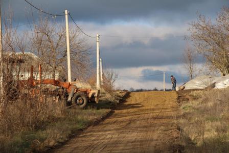 В хуторе Северин ремонтируют дорогу по улице Свободной