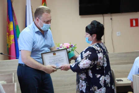 Глав района поздравил соцработников с праздником