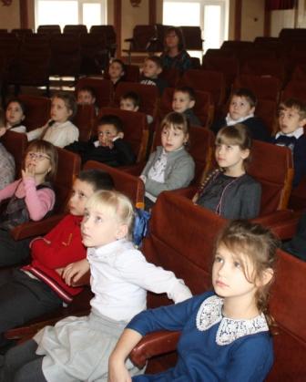 В пятой школе первоклассникам рассказали о блокаде Ленинграда