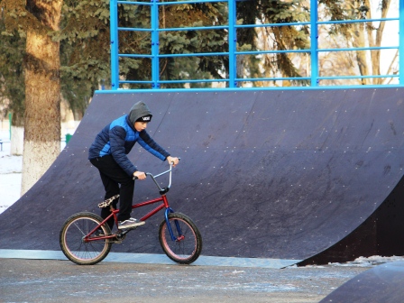 В Тбилисской открыли скейт-площадку