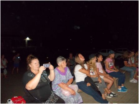 В Нововладимирской состоялась концертно-развлекательная программа «Песню дружбы запевает молодежь»