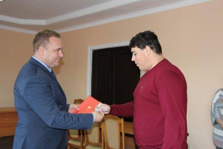 В Тбилисском районе 10 сирот получили квартиры