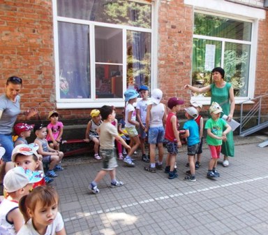 Путешествие по сказкам для дошколят провела детская библиотека