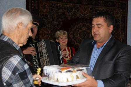 В Тбилисском районе семья Бурцевых отмечает благодатную свадьбу