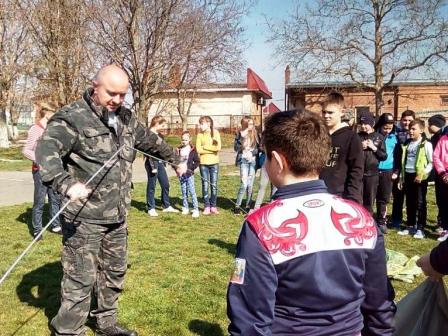 Ученики шестой школы проводят каникулы с пользой