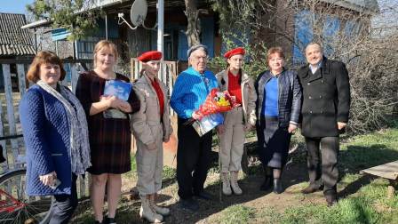 Труженикам тыла вручают медали в честь 75-летия Победы